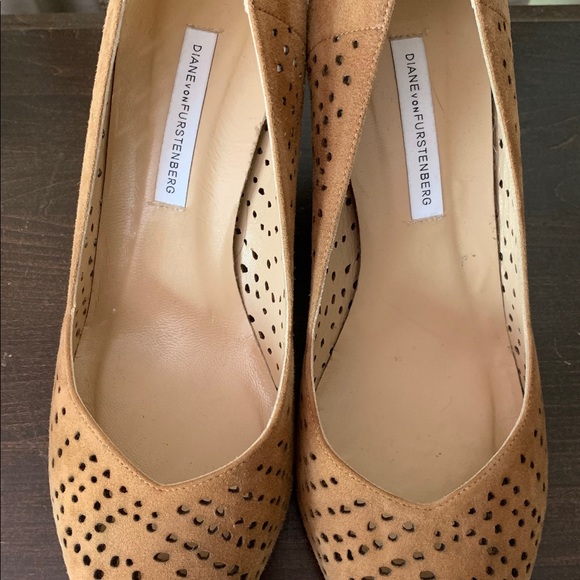 Diane Von Furstenberg Suede Stilettos 9.5 detail - Picture 4 of 7